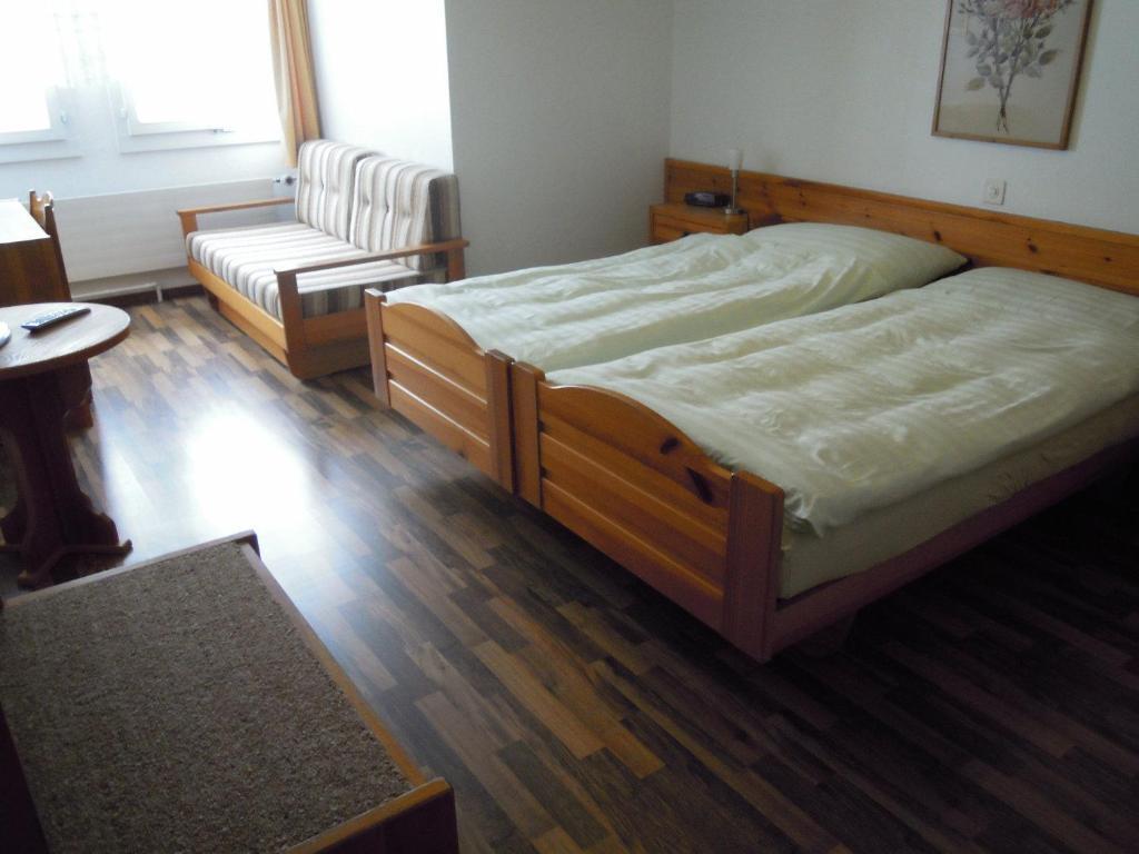 Hotel Hirschen ลองโน ภายนอก รูปภาพ