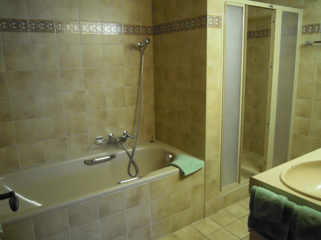 Hotel Hirschen ลองโน ภายนอก รูปภาพ