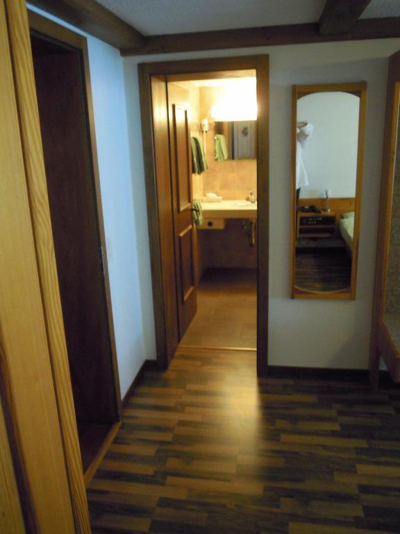 Hotel Hirschen ลองโน ภายนอก รูปภาพ