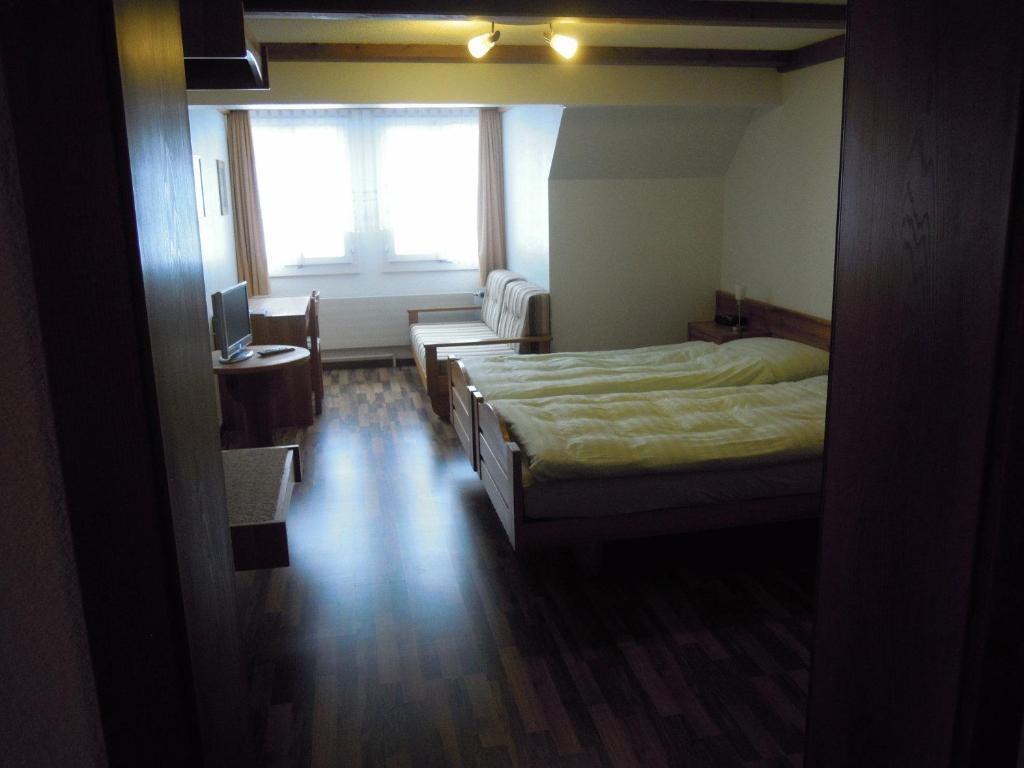 Hotel Hirschen ลองโน ภายนอก รูปภาพ